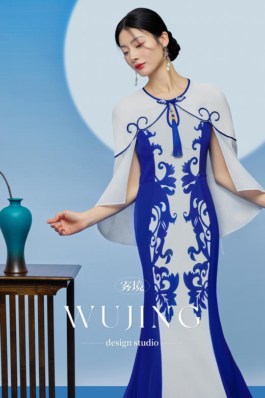 3205042 青花古韵 进口纹理蜂窝缎/韩国进口水晶乔其纱青花瓷定位印花连衣裙 雾境 商品图1