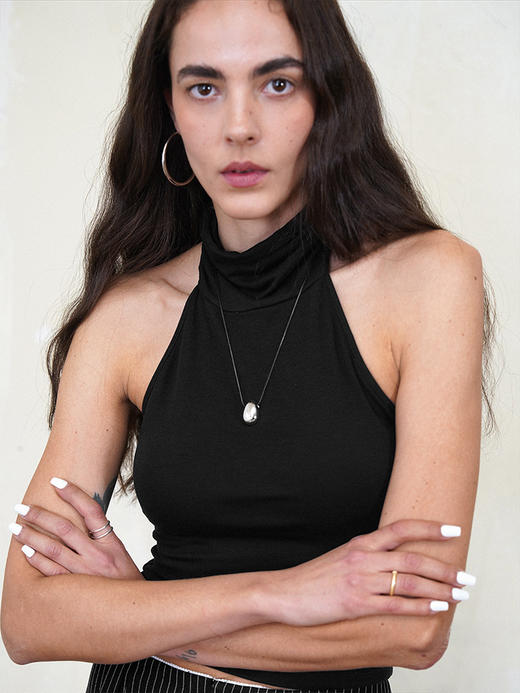 TR她热 都市辣妹 黑色冰丝凉感露背性感带胸垫挂脖吊带背心 商品图3