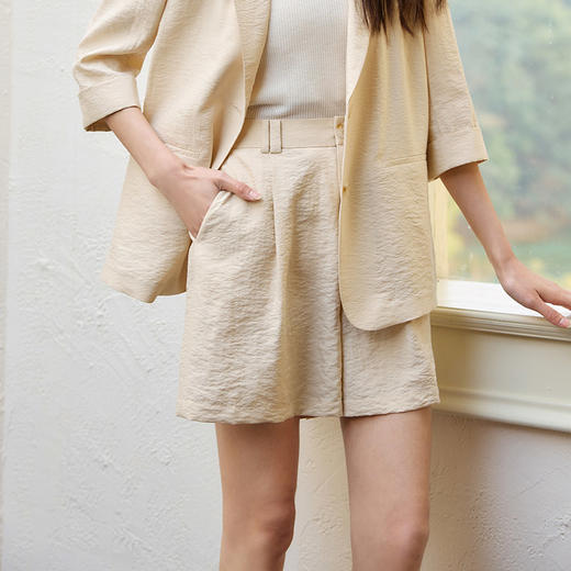 玳莎宽松阔腿真丝短裤女2025年夏季新款时尚百搭通勤砂洗休闲裤    FB36101 商品图1