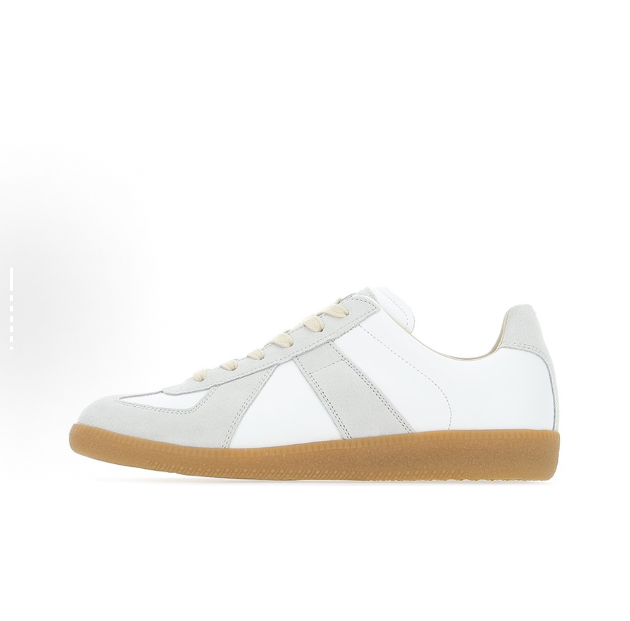 Maison Margiela MM6德训休闲板鞋 鬼才设计师品牌 真的超级百搭 万不要错过这双德训鞋～  鞋的版型也是我爱的那种厚度刚刚好～  脚感走起来很舒服、做工比较精细不会磨脚