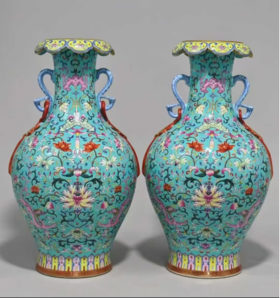 大清嘉庆年制款粉彩缠枝莲草龙纹如意如花口瓶