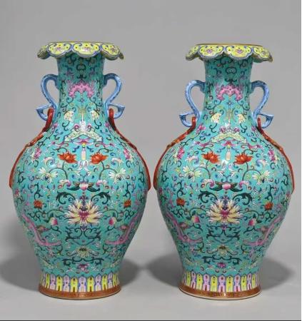 大清嘉庆年制款粉彩缠枝莲草龙纹如意如花口瓶 商品图0