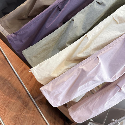 轻薄透气！2025卡扣织带速干打褶机能工装伞兵裤抽绳束脚防晒休闲裤女款！ 商品图3