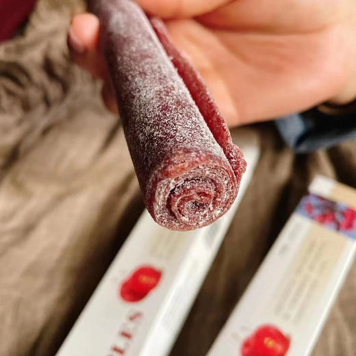 没有添加剂的果丹皮、水果条（高酸海棠）原汁原味的海棠果香，口味醇正，酸甜爽口
无任何添加，对人身体百益而无一害，都会有助于肠胃消化，并对视力有很好的保护功
果丹皮100g/根 商品图1