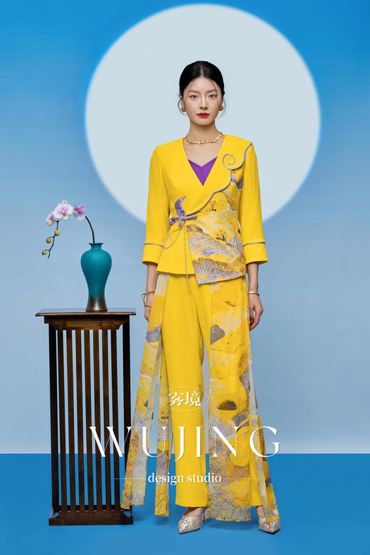 3205065 黄莺凝香 进口纹理蜂窝缎印花外套 雾境 商品图3