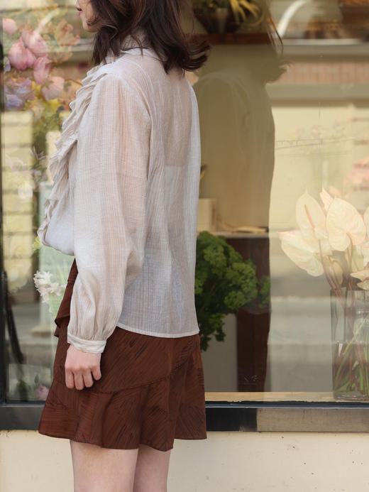 TYNVIE V领荷叶边褶皱衬衫 - 杏色 商品图12