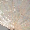独角鹿西洋古董 1860年代法国出品古典花卉主题手绘描金母贝精雕纯扇骨折扇 商品缩略图3