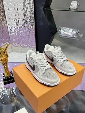广州大厂品质 Nk SB Dunk Low LV联名-翻毛 周年高端定制 低帮休闲板鞋   大厂纯原品质出货 超高清洁度 皮料切割干净