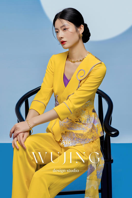 3205065 黄莺凝香 进口纹理蜂窝缎印花外套 雾境 商品图0