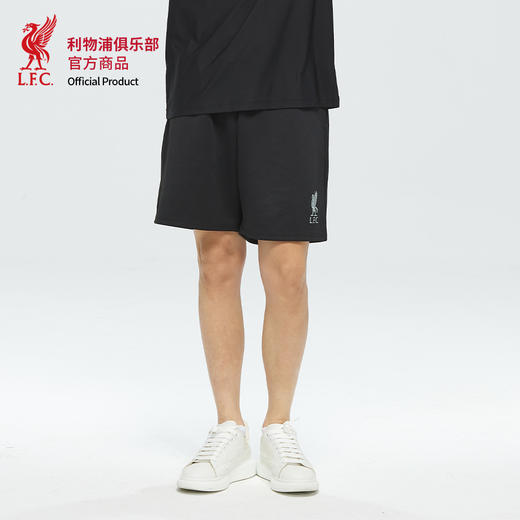 【官方正版】利物浦俱乐部 | 经典队徽黑色短裤简约运动舒适穿搭 商品图3