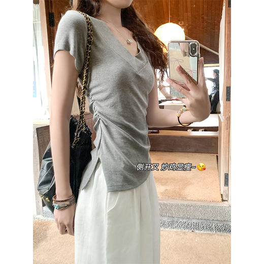 <曾小咸推荐>现货秒杀！微信超特价！4色V领不规则下摆修身短袖 日常99.99 立减50 秒杀49.99！ 商品图3