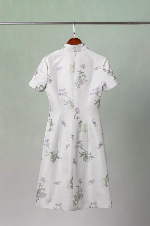 荷言HEYEN 云岚 非遗宋锦提花短款小A摆短袖绿旗袍+手工牡丹花玫瑰花盘扣 商品图6