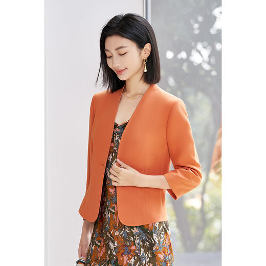 【预售7天】米思阳2026夏季新品优雅通勤风橙色小西装短款修身显瘦外套女1313/1205 商品图2