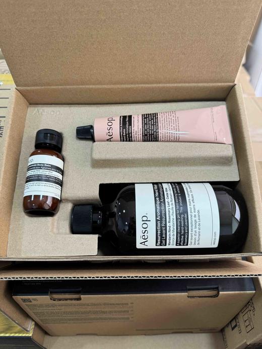 【海豚美购】AESOP 伊索 三件套礼盒 赋活芳香洗手液500ml+橙香身体乳50ml+赋活粉护手霜75ml 商品图0