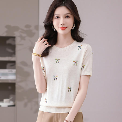 CC-101-356时尚刺绣圆领冰丝短袖t恤女2025新款夏季薄款针织衫显瘦短款上衣 商品图1