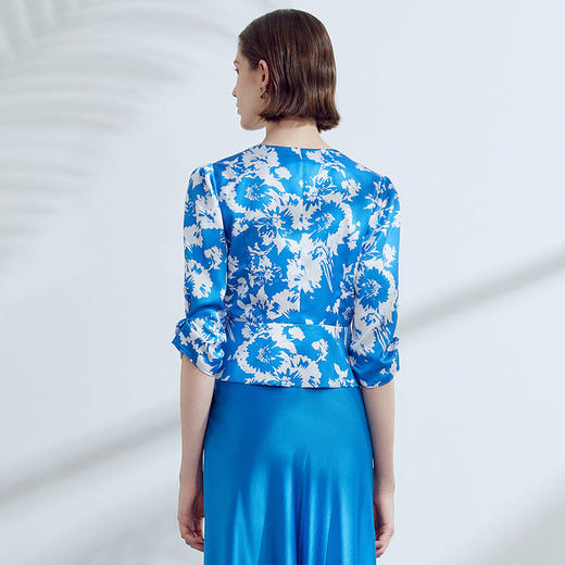 EITIE爱特爱夏季新款修身显瘦百搭印花小上衣7813504 商品图4