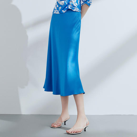 EITIE爱特爱夏季新款时尚百搭通勤显瘦垂感A字半身裙女裙7806502 商品图2