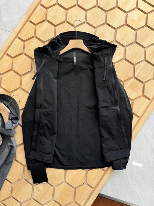 点此购买 始祖鸟春秋季男士全压胶轻量化薄款透气速干衣外套 jj 313450 商品图6