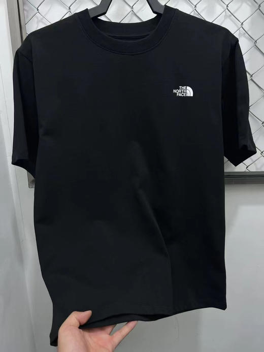 正品北面 TNF 25款夏季新款 T恤 男女同款户外休闲印花纯棉舒适短袖，沙丘白 黑色两个颜色  logo醒目时尚有格调 刚刚上市 
尺码：S M L XL XXL 商品图4