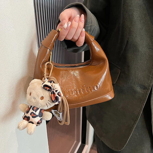 【品质包包 | BFAG.Profit 女士包包合集】装饰精致配色百搭不沉闷， 皮面手感细腻耐磨质感满满，握感舒适，即使长时间手提也不会感到勒手，款式多多从甜美可爱风到优雅气质范，总有一款能击中你的心 商品图13