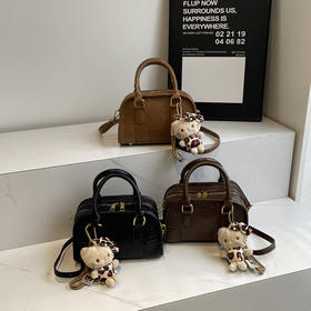 【品质包包 | BFAG.Profit 女士包包合集】装饰精致配色百搭不沉闷， 皮面手感细腻耐磨质感满满，握感舒适，即使长时间手提也不会感到勒手，款式多多从甜美可爱风到优雅气质范，总有一款能击中你的心