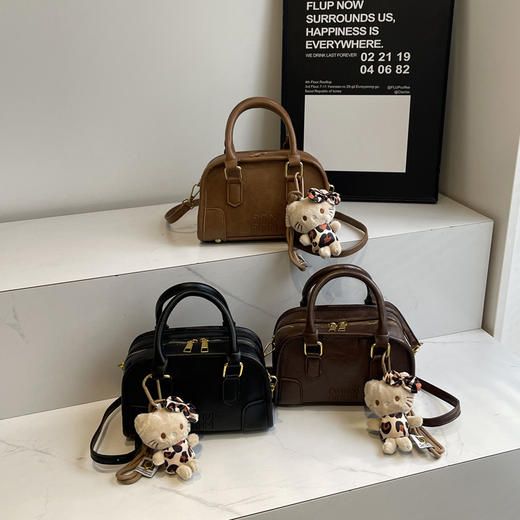 【品质包包 | BFAG.Profit 女士包包合集】装饰精致配色百搭不沉闷， 皮面手感细腻耐磨质感满满，握感舒适，即使长时间手提也不会感到勒手，款式多多从甜美可爱风到优雅气质范，总有一款能击中你的心 商品图0