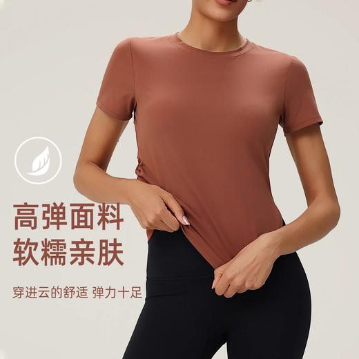 跃牌（呗咪纷纷系列）褶皱显瘦修身不规则开叉瑜伽服短袖圆领运动瑜伽T恤DX3012 商品图2