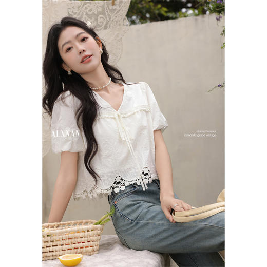 鹿向南「白茶少女」米白色蕾丝设计感上衣女夏新款法式短袖衬衫 商品图1