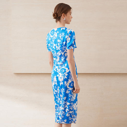 EITIE爱特爱夏装新款国风印花V领收腰开叉显瘦连衣裙2025夏季新款B2507634 商品图4