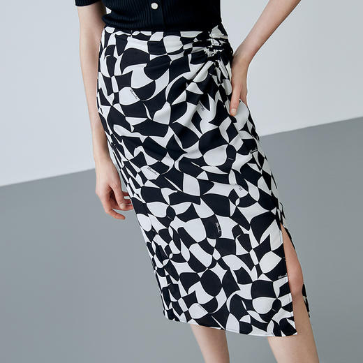 EITIE爱特爱夏季新款裙摆开叉印花显瘦高腰半身裙7806506 商品图3