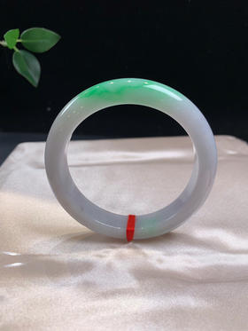 612533，56.5飘阳绿手镯，清新白底青，带一截阳绿色，干净清爽