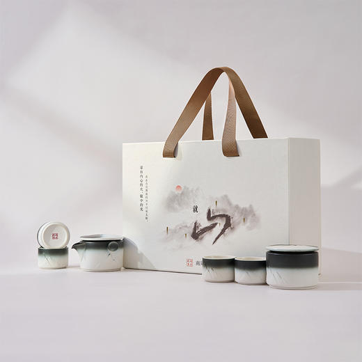 南周文创-就山茶具礼盒（一壶四杯 磨砂质感 山水造型） 商品图4