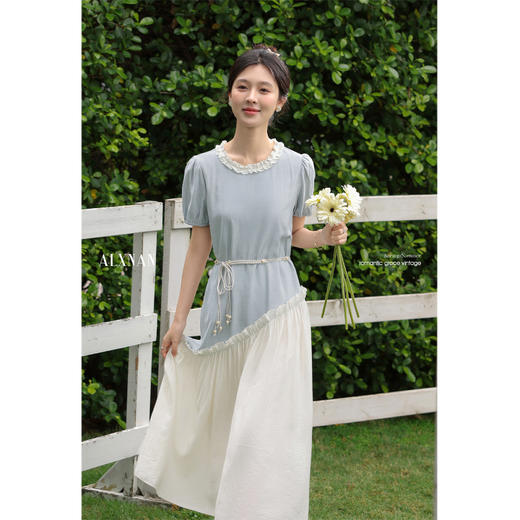 鹿向南「白茶清欢」薄荷蓝拼接连衣裙女夏季设计感小众短袖a字裙 商品图1