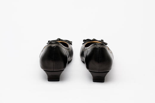 【小香风定制单鞋】现货！专属定制【香港设计师专定单鞋】无同款！匹配专柜5000【花粉专属】匠心春夏女鞋 原创高定款，从去年设计到今年出款！小香风经典款女单鞋优雅蝴蝶结，不掉跟不磨脚 商品图13