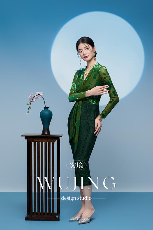 3205118 浮岚暖翠 进口高弹烧花植绒料连衣裙 雾境 商品图3