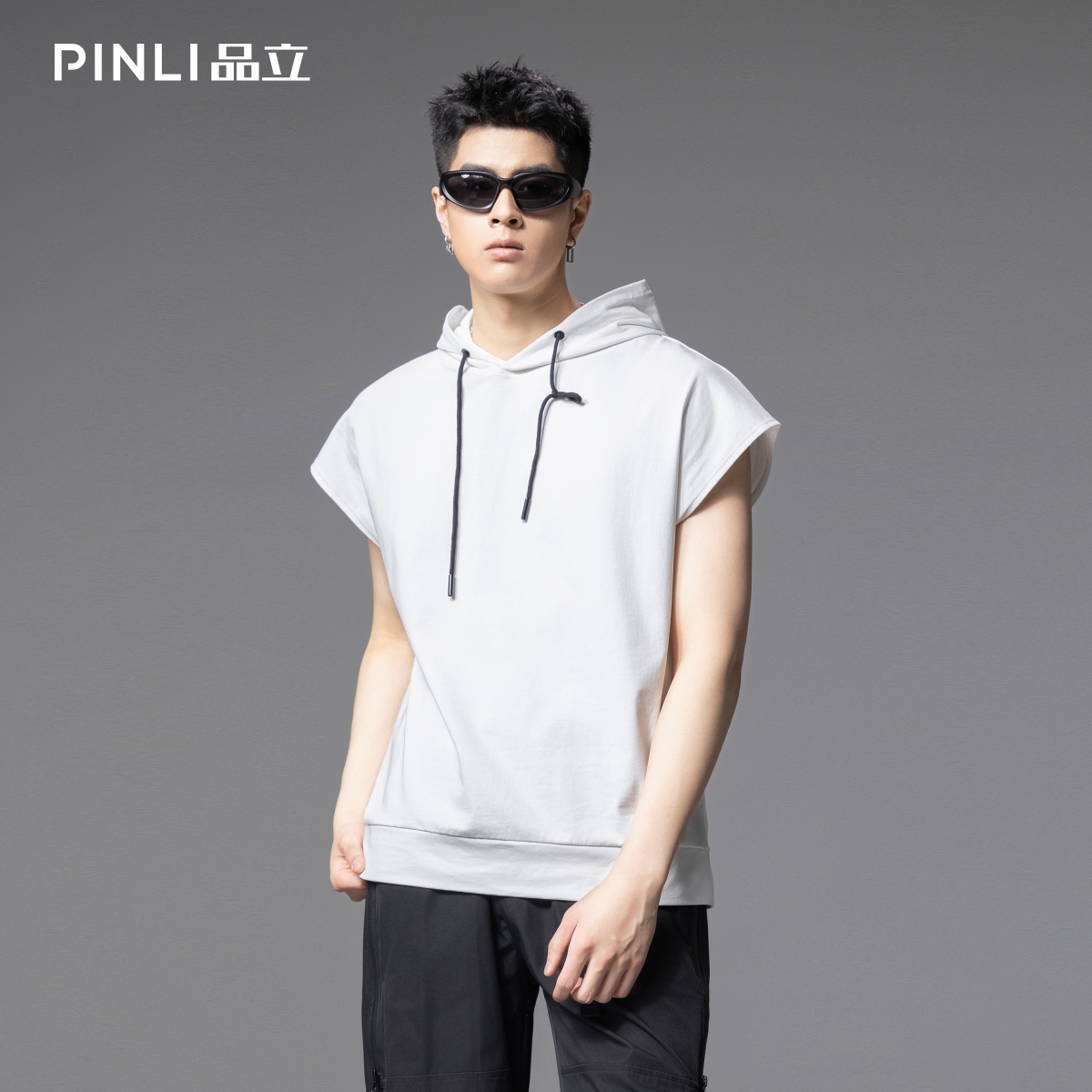 PINLI品立2025夏季新款男士连帽无袖背心美式潮牌宽松休闲上衣GD252114305