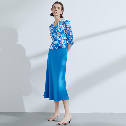 EITIE爱特爱夏季新款修身显瘦百搭印花小上衣7813504 商品图3