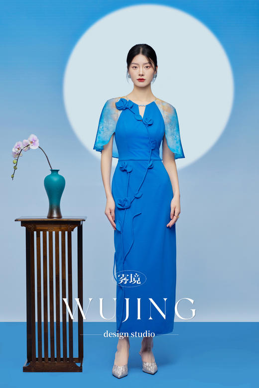 3205174 琉璃蓝梦 重磅乔琪纱定位印花/超柔进口针织料连衣裙 雾境 商品图0