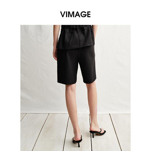 VIMAGE纬漫纪高腰时尚修身直筒黑色休闲短裤夏季新款V2305913 商品图4