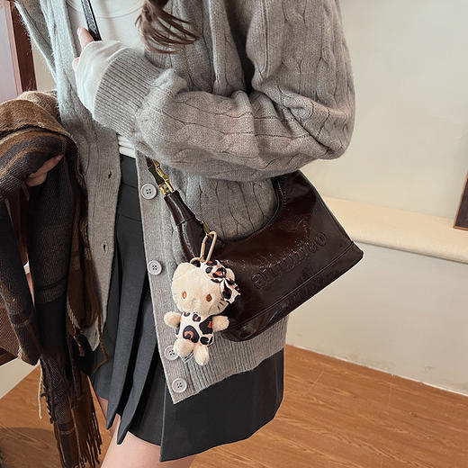 【品质包包 | BFAG.Profit 女士包包合集】装饰精致配色百搭不沉闷， 皮面手感细腻耐磨质感满满，握感舒适，即使长时间手提也不会感到勒手，款式多多从甜美可爱风到优雅气质范，总有一款能击中你的心 商品图12