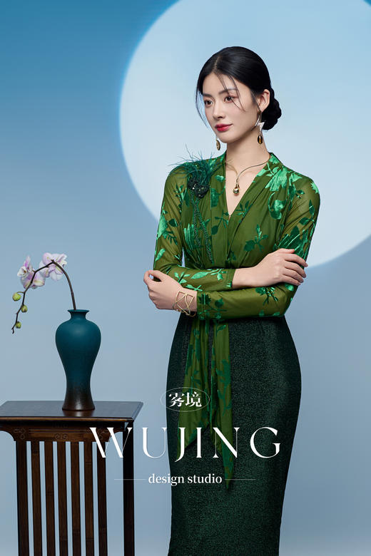 3205118 浮岚暖翠 进口高弹烧花植绒料连衣裙 雾境 商品图2