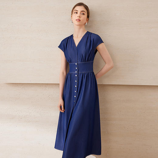 【复古牛仔V领长裙】EITIE爱特爱温柔腰封显瘦连衣裙2025夏季新款B2507638 商品图3