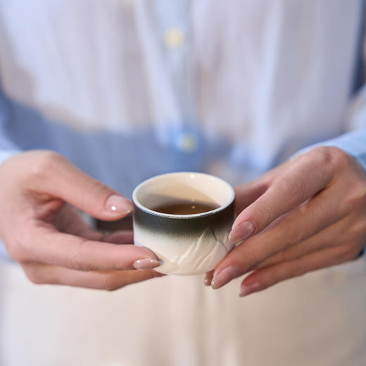 南周文创-就山茶具礼盒（一壶四杯 磨砂质感 山水造型） 商品图11