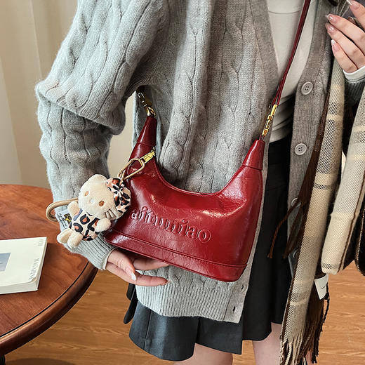 【品质包包 | BFAG.Profit 女士包包合集】装饰精致配色百搭不沉闷， 皮面手感细腻耐磨质感满满，握感舒适，即使长时间手提也不会感到勒手，款式多多从甜美可爱风到优雅气质范，总有一款能击中你的心 商品图11