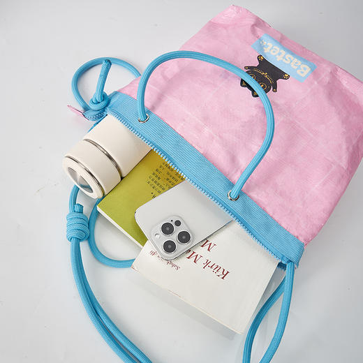 大英博物馆 巴斯特系列 萌猫手提轻便出行 斜挎包 粉色 商品图3