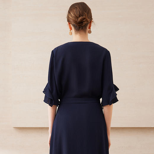 【深蓝色上衣】EITIE爱特爱精致通勤V领中袖衬衫2025夏季新款B2513608 商品图4