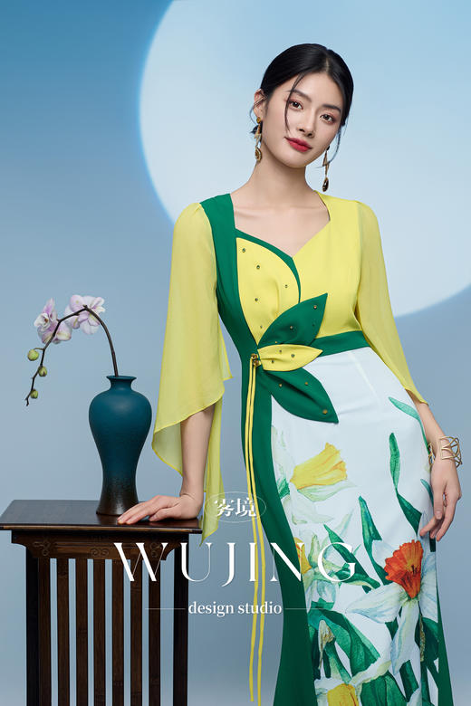 3205125 浮岚暖翠 进口纹理蜂窝缎定位印花/韩国进口水晶乔其纱连衣裙 雾境 商品图0