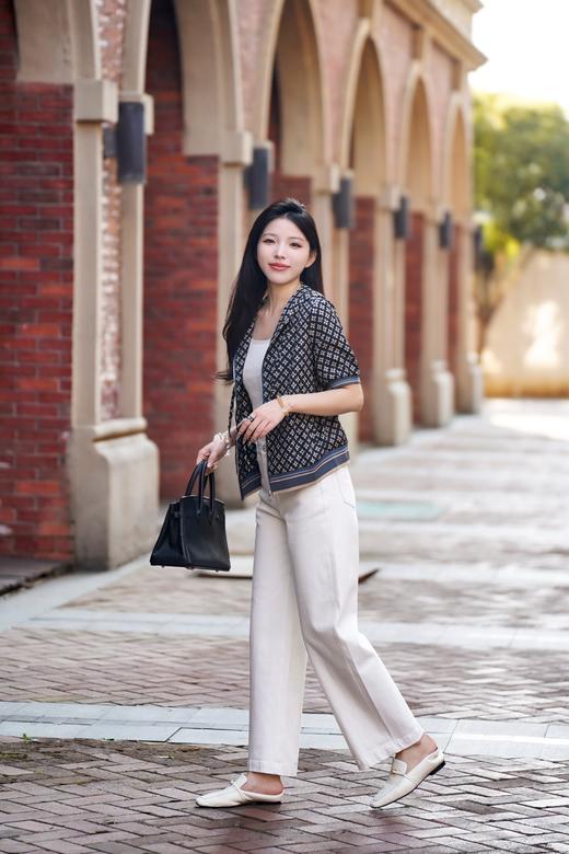 现货不补 臣禾	【老钱风真丝上衣】  连帽短袖休闲拉链外套	JZ251010138 商品图11