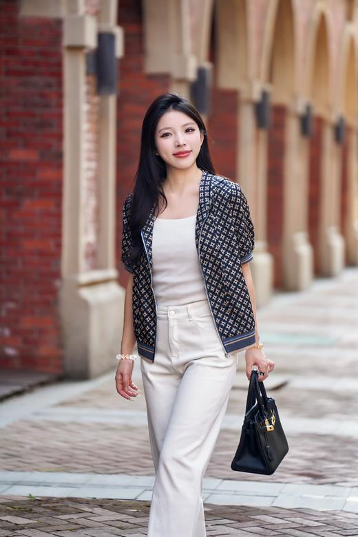 现货不补 臣禾	【老钱风真丝上衣】  连帽短袖休闲拉链外套	JZ251010138 商品图7