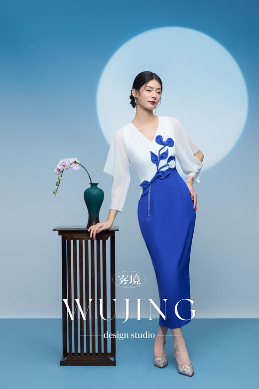 3205045 青花古韵 进口纹理蜂窝缎/韩国进口水晶乔其纱连衣裙 雾境 商品图2